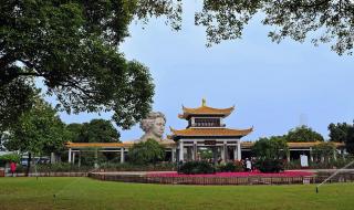 独立寒秋湘江北去